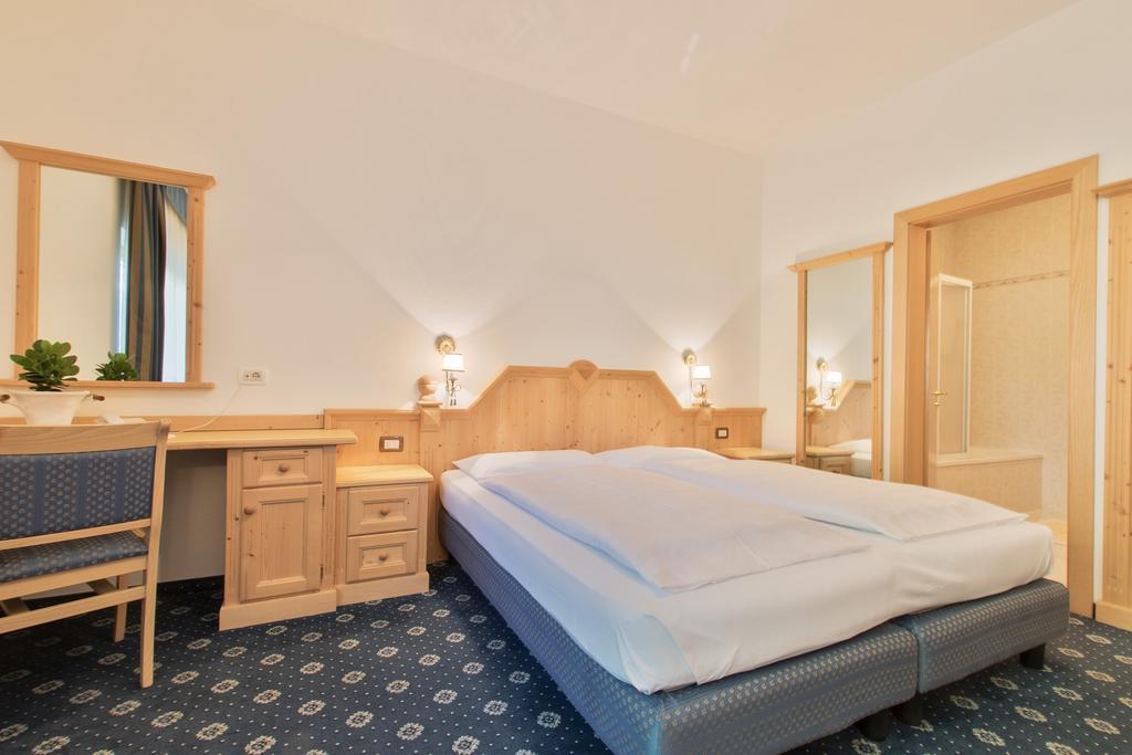 Garni La Dorada Aparthotel Colfosco Bilik gambar