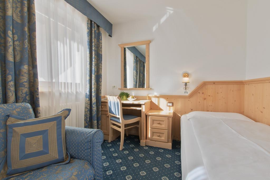 Garni La Dorada Aparthotel Colfosco Bilik gambar